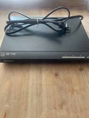 Sony Black CD/DVD SR510H Player with HDMI Output